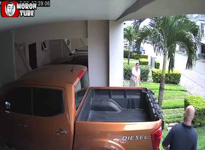 Video :Before murdering him, he waits for his neighbor to assault him physically (Warning - disturbing)